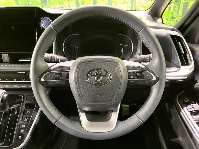 TOYOTA VOXY HYBRID 2023 Image 31