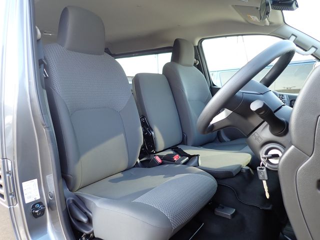 NISSAN CARAVAN VAN 2WD 2022 Image 31