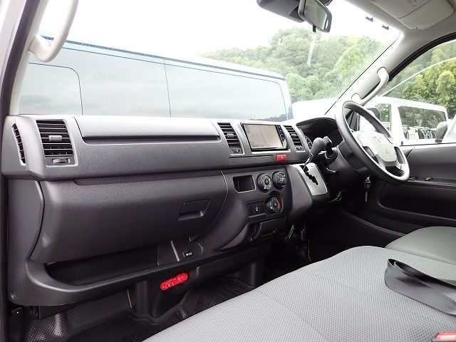 TOYOTA HIACE VAN 1.15T 2WD 2022 Image 31