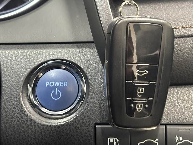 TOYOTA CAMRY HYBRID 2017 Image 31