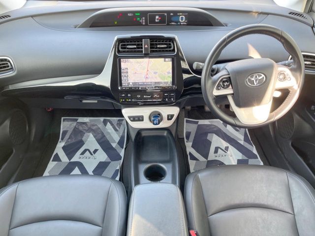 TOYOTA PRIUS 2017 Image 31