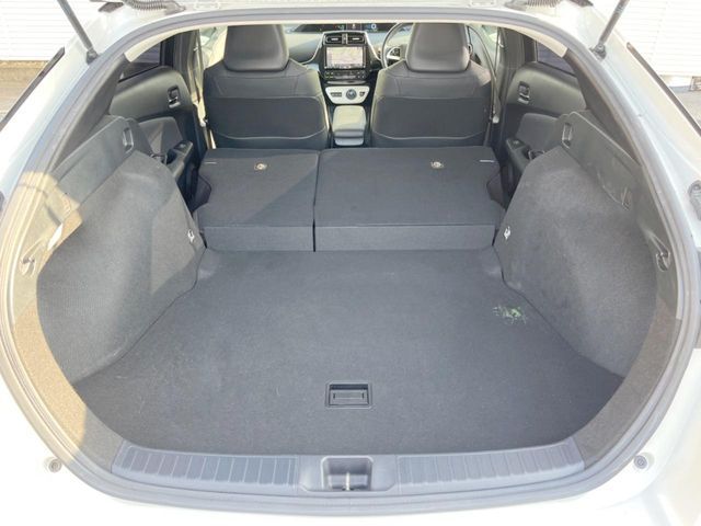 TOYOTA PRIUS 2017 Image 31