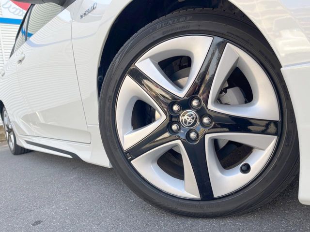 TOYOTA PRIUS 2017 Image 31