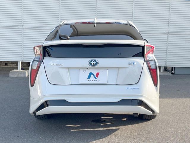 TOYOTA PRIUS 2017 Image 31