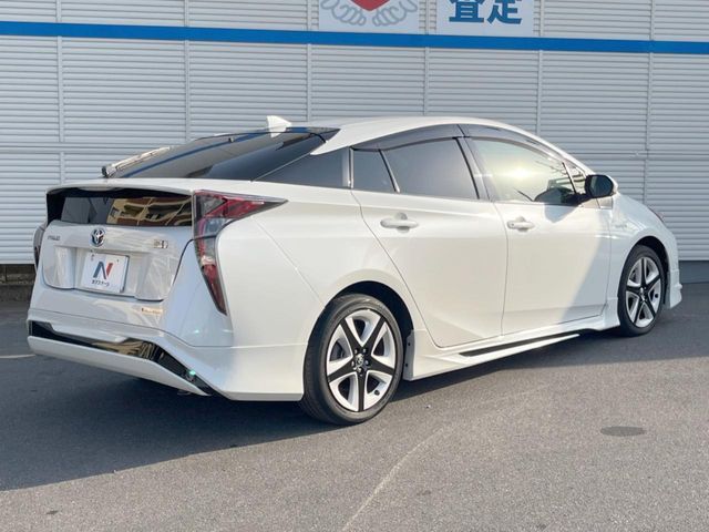 TOYOTA PRIUS 2017 Image 31