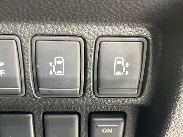 NISSAN ELGRAND 2014 Image 31