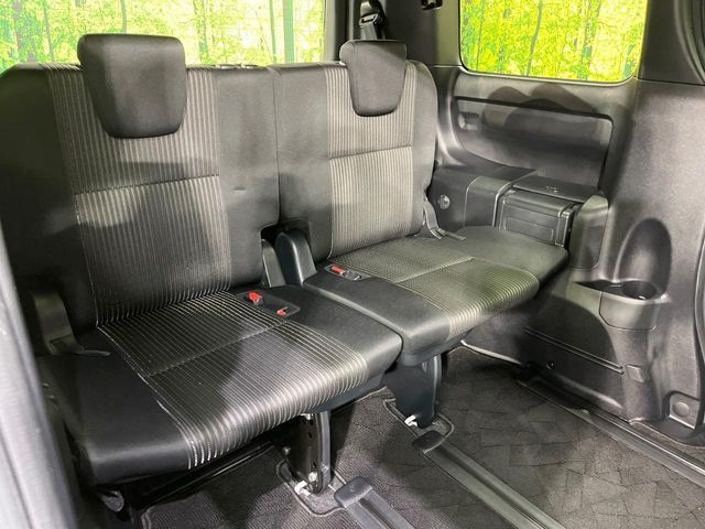 TOYOTA VOXY 2018 Image 31