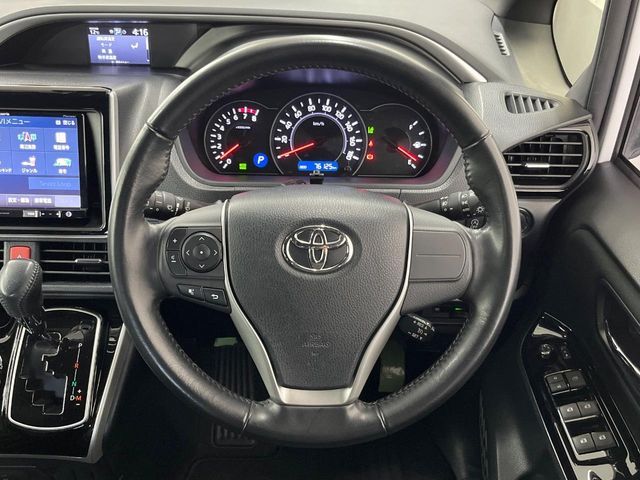 TOYOTA VOXY 2018 Image 31