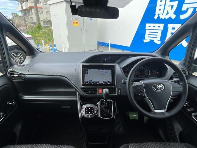 TOYOTA VOXY 2017 Image 31