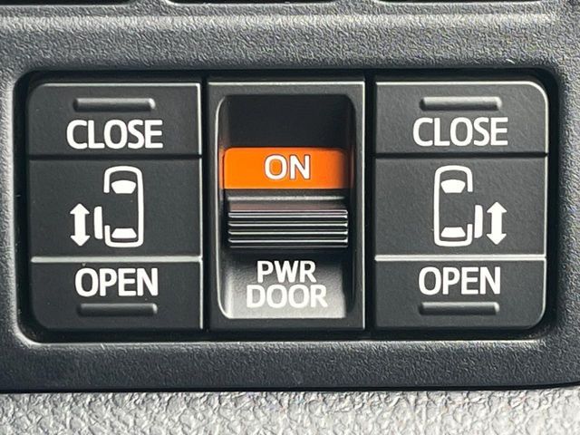 TOYOTA VOXY 2017 Image 31