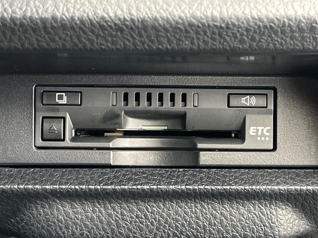 TOYOTA VOXY 2017 Image 31