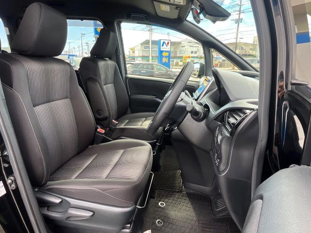 TOYOTA VOXY 2017 Image 31