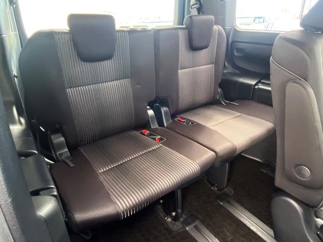 TOYOTA VOXY 2017 Image 31