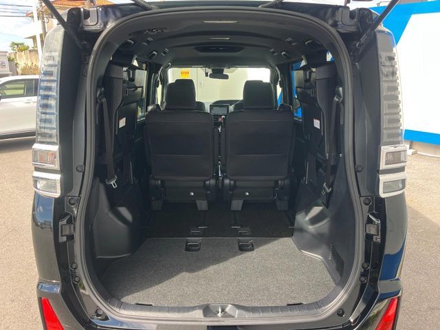 TOYOTA VOXY 2017 Image 31