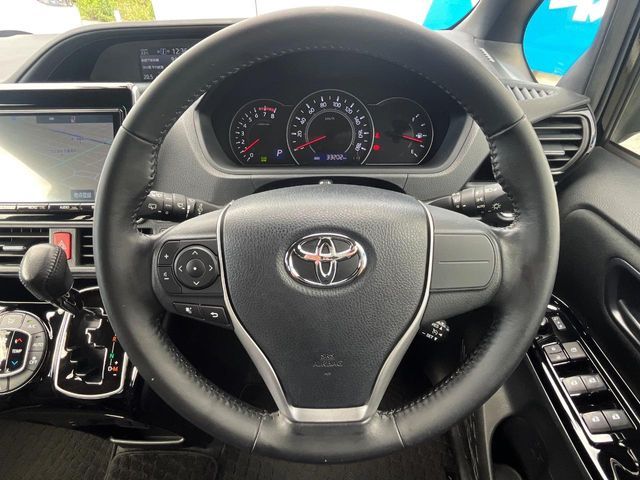 TOYOTA VOXY 2017 Image 31