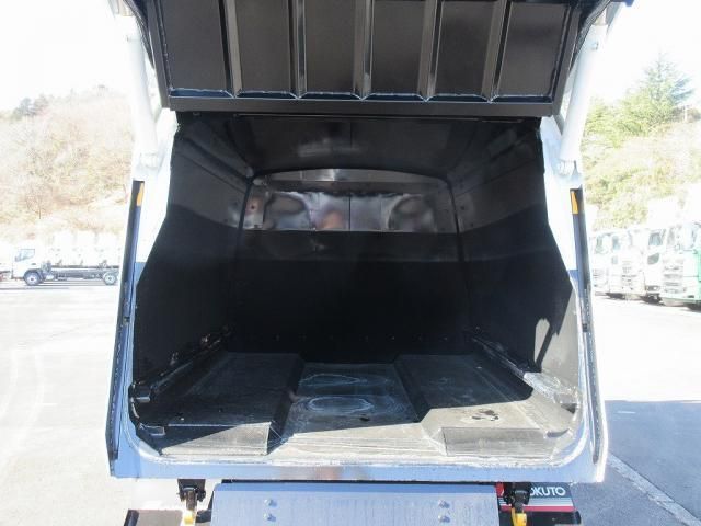 MITSUBISHI CANTER 2025 Image 31