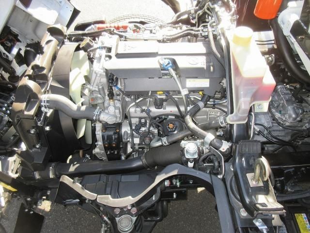 MITSUBISHI CANTER 2025 Image 31