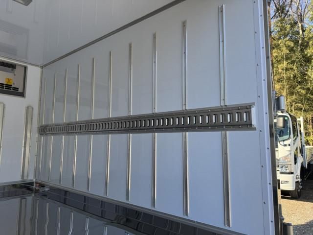 MITSUBISHI CANTER 2025 Image 31