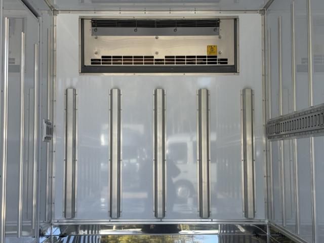 MITSUBISHI CANTER 2025 Image 31