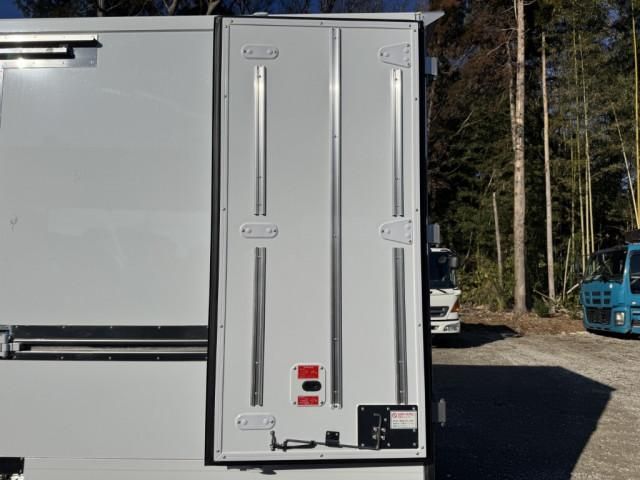 MITSUBISHI CANTER 2025 Image 31