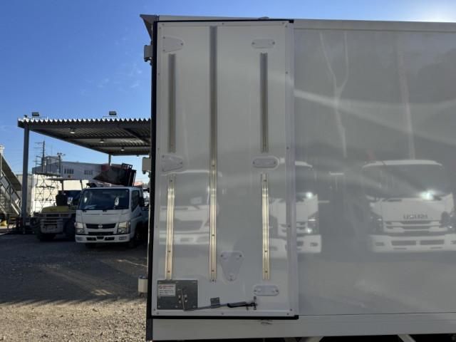 MITSUBISHI CANTER 2025 Image 31