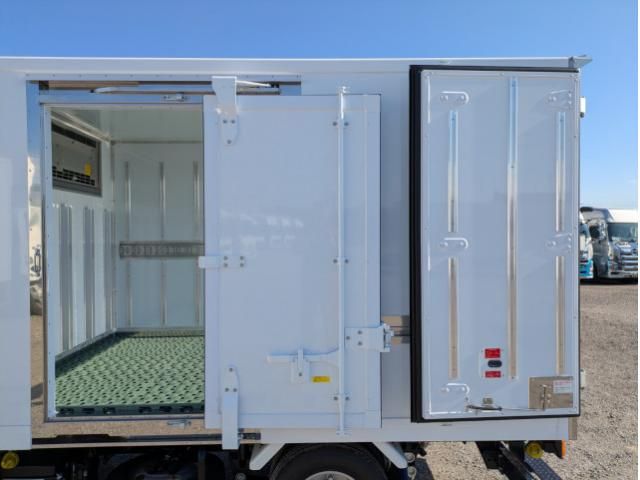 MITSUBISHI CANTER 2025 Image 31