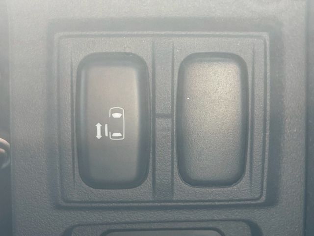 MITSUBISHI DELICA D:5 2WD 2007 Image 31