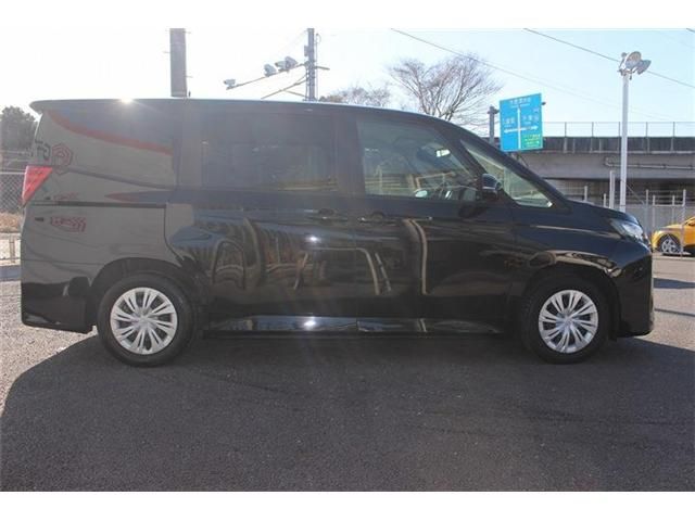 TOYOTA NOAH 2022 Image 31