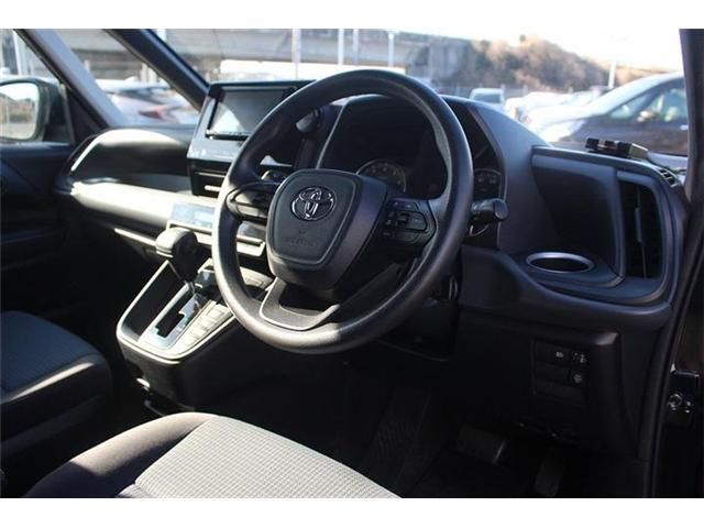 TOYOTA NOAH 2022 Image 31