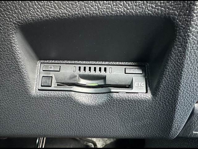 TOYOTA PRIUS 2019 Image 31