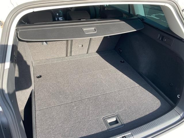 VOLKSWAGEN GOLF VARI 2017 Image 31