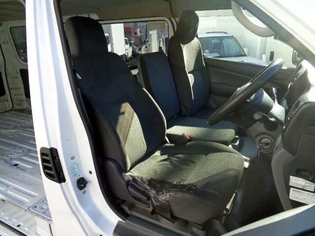 NISSAN NV350 CARAVAN 2015 Image 31