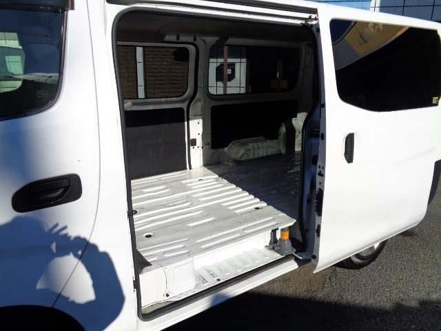NISSAN NV350 CARAVAN 2015 Image 31