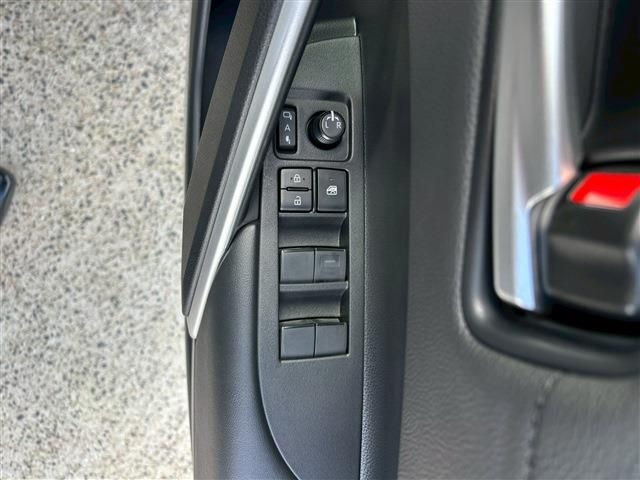 TOYOTA COROLLA CROSS HYBRID 2024 Image 31