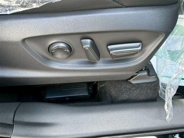 TOYOTA COROLLA CROSS HYBRID 2024 Image 31