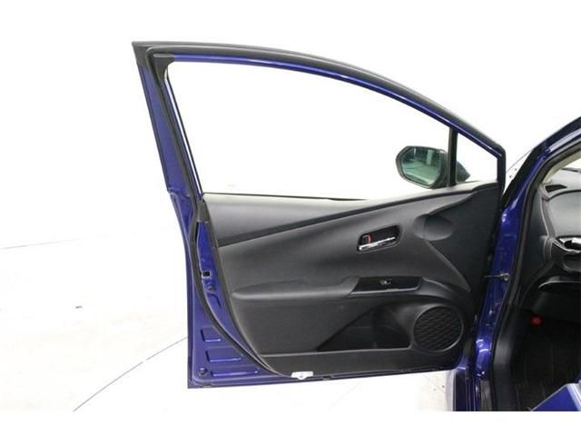 TOYOTA PRIUS 2015 Image 31