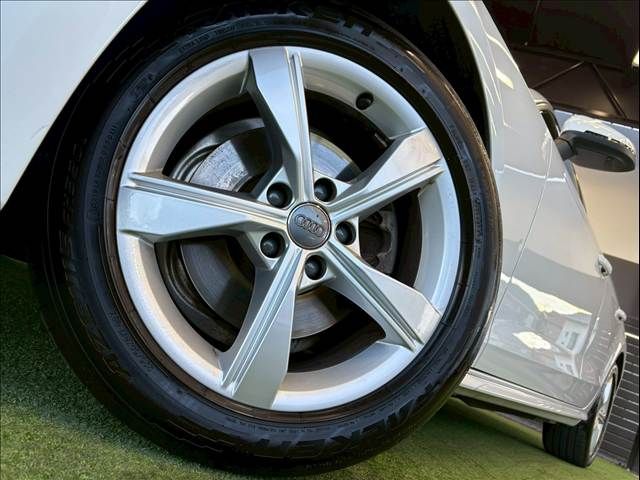 AUDI A4 2021 Image 31