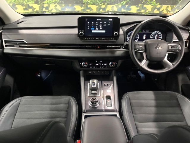 MITSUBISHI OUTLANDER PHEV 2024 Image 31