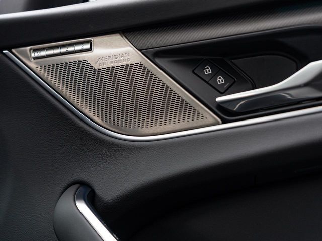 JAGUAR F-PACE 2024 Image 31