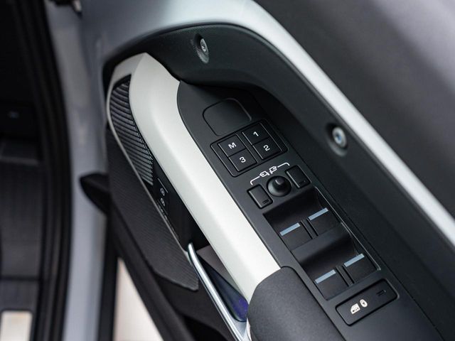 ROVER DEFENDER 2023 Image 31