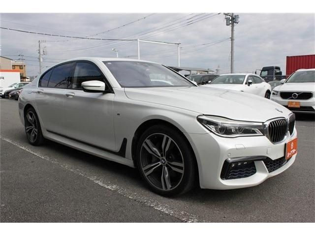 BMW 7SERIES 2015 Image 31