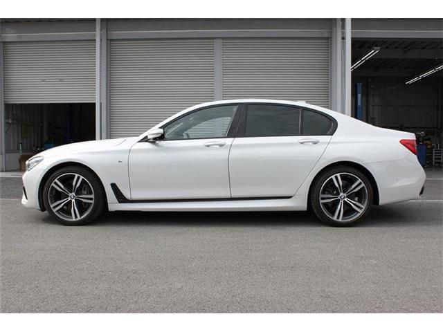 BMW 7SERIES 2015 Image 31