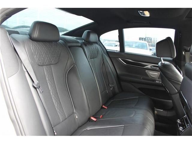 BMW 7SERIES 2015 Image 31