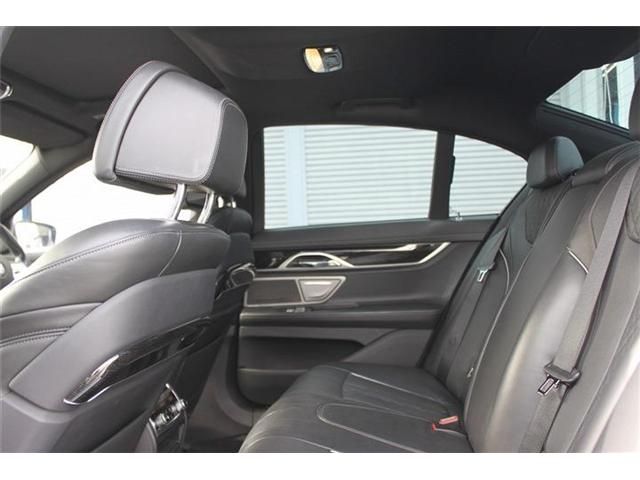 BMW 7SERIES 2015 Image 31