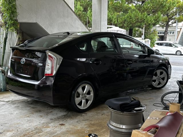 TOYOTA PRIUS 2012 Image 31