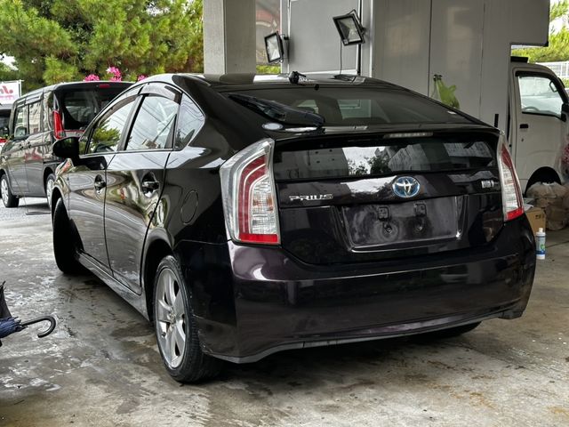 TOYOTA PRIUS 2012 Image 31