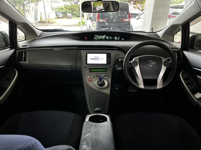 TOYOTA PRIUS 2012 Image 31