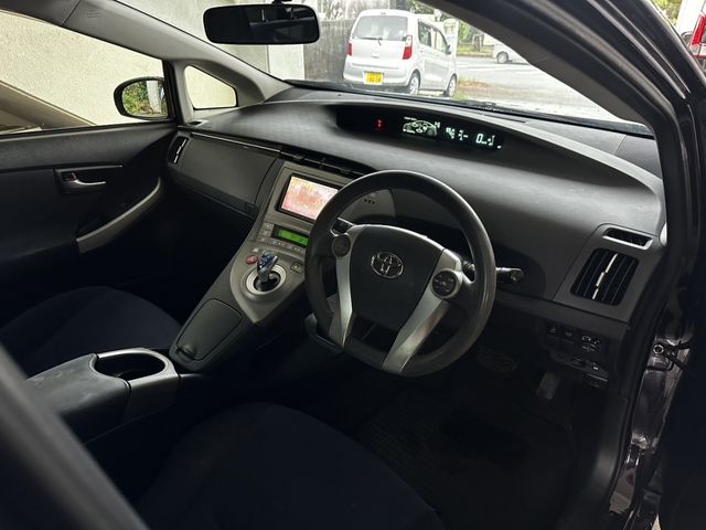 TOYOTA PRIUS 2012 Image 31