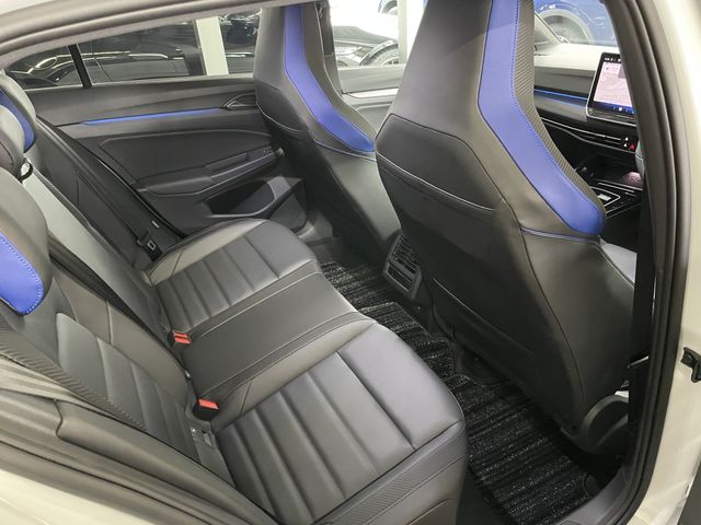 VOLKSWAGEN GOLF R 2025 Image 31