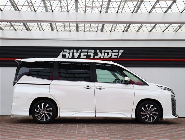 TOYOTA VOXY HYBRID 4WD 2023 Image 31